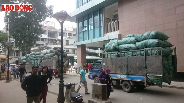 Rác[-]thải[-]y[-]tế[-]độc[-]hại[-]lọt[-]từ[-]bệnh[-]viện[-]ra[-]thị[-]trường:Sự[-]thật[-]kinh[-]hoàng[-]bên[-]trong[-]bệnh[-]viện[-]Bạch[-]Mai